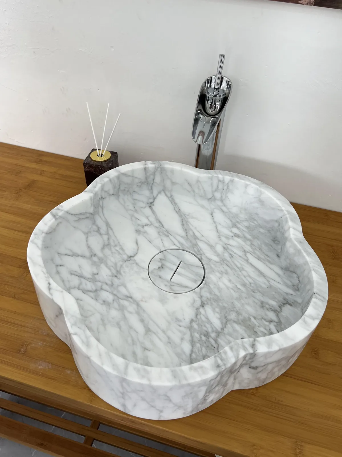 Arabescato Marble Flower Shape Vessel Sink White Marble Counter Top Sink