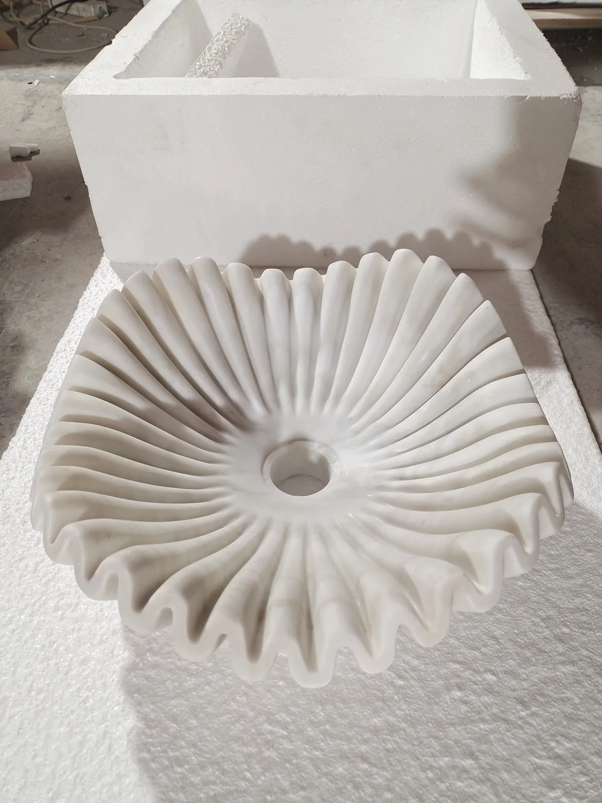 Modern Calacatta Gold Marble Wash Basin Bespoke Design for Bathroom Decor