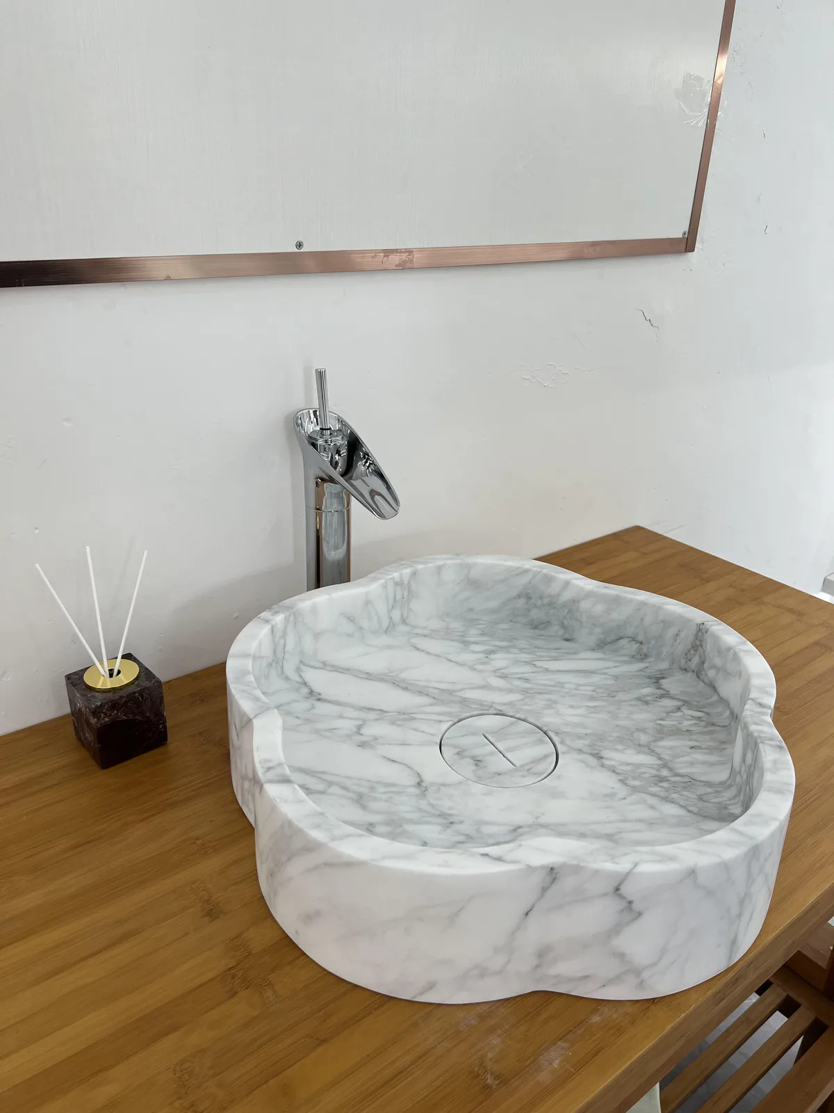 Arabescato Marble Flower Shape Vessel Sink White Marble Counter Top Sink