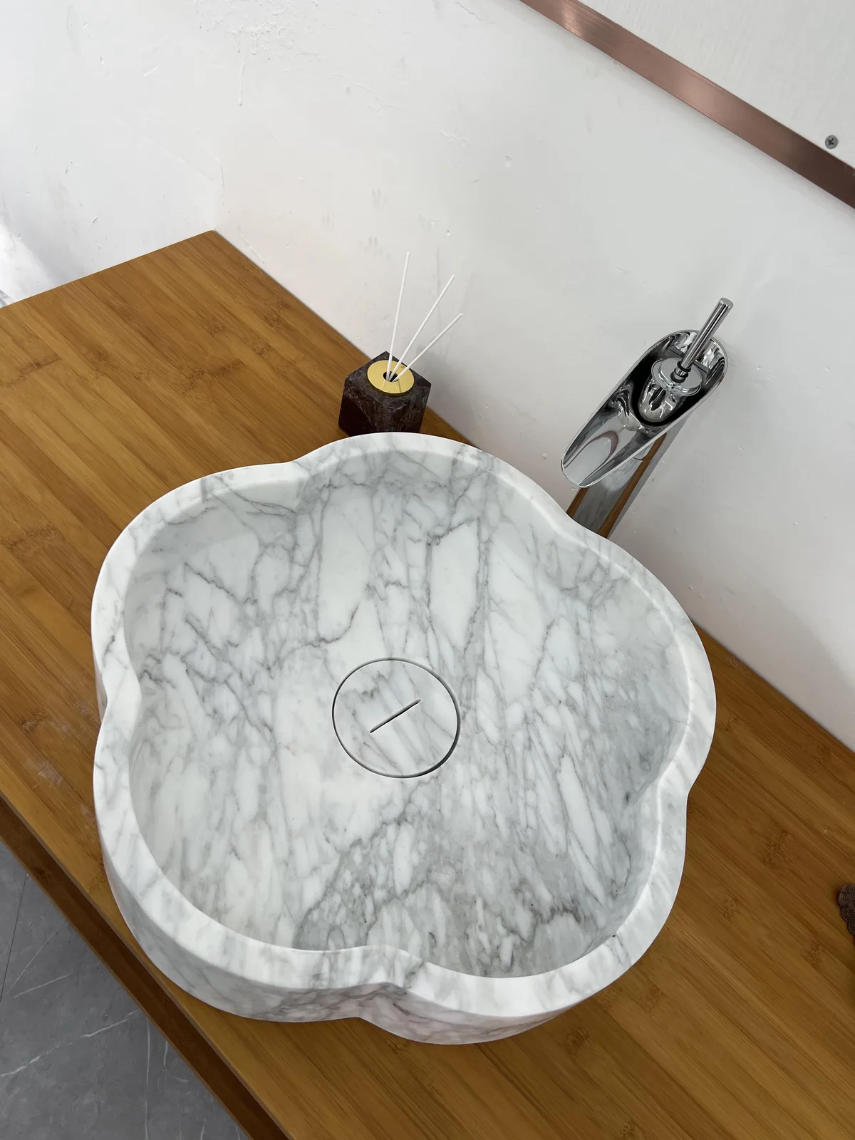 Arabescato Marble Flower Shape Vessel Sink White Marble Counter Top Sink